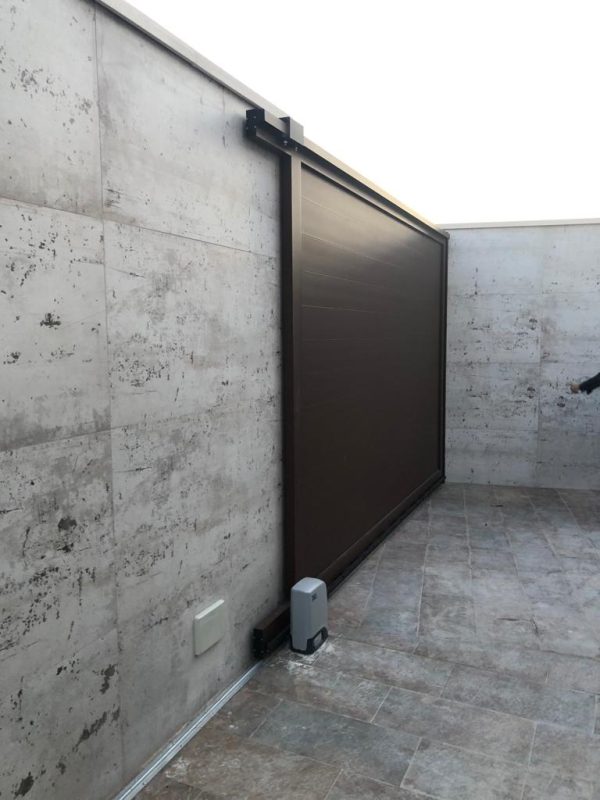 Cuáles son las mejores puertas para garaje: puertas correderas de