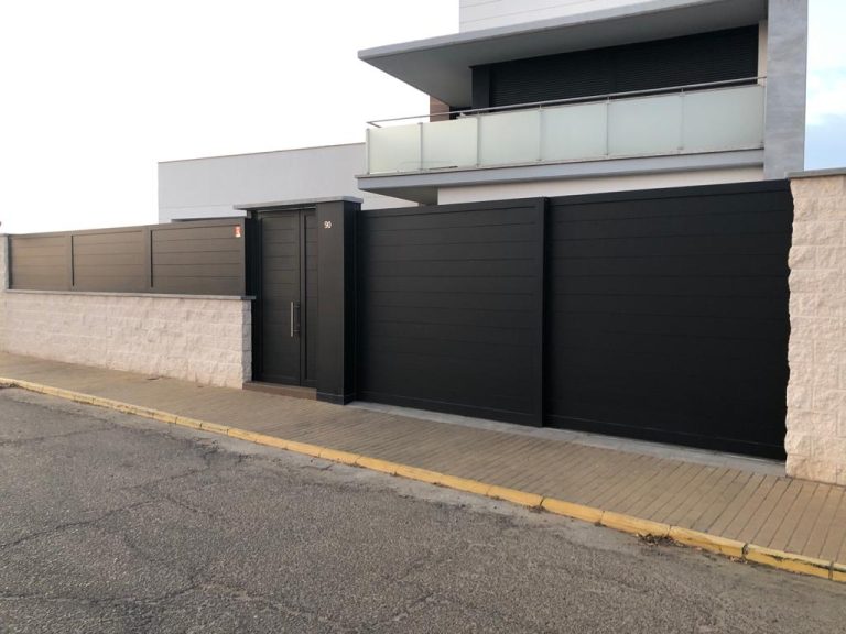 Cuáles son las mejores puertas para garaje: puertas correderas de