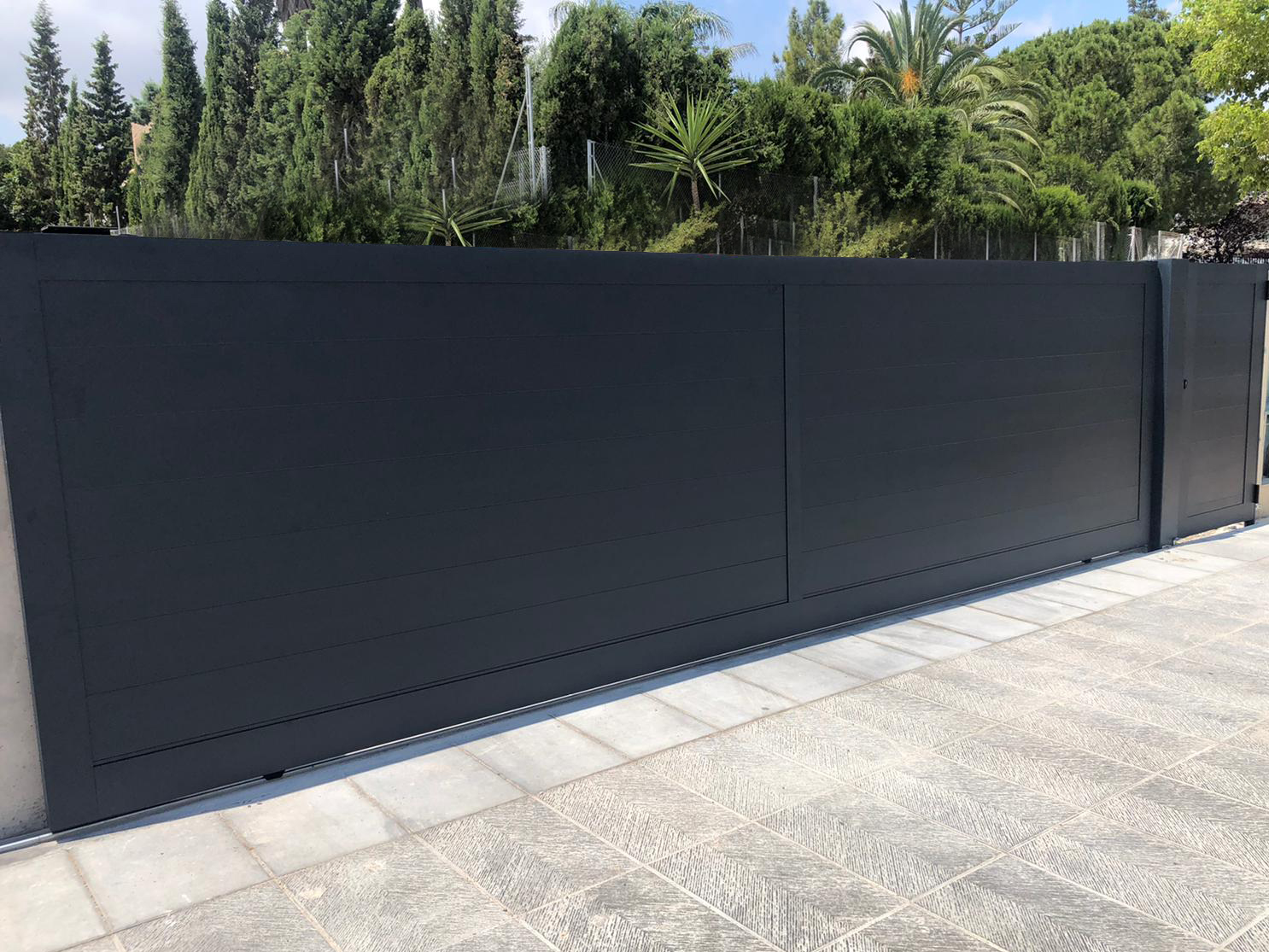 Tipos de puertas correderas para exteriores - PORTALUM - Puertas